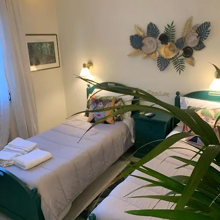 Jungle Chic Business & Fun Apartment